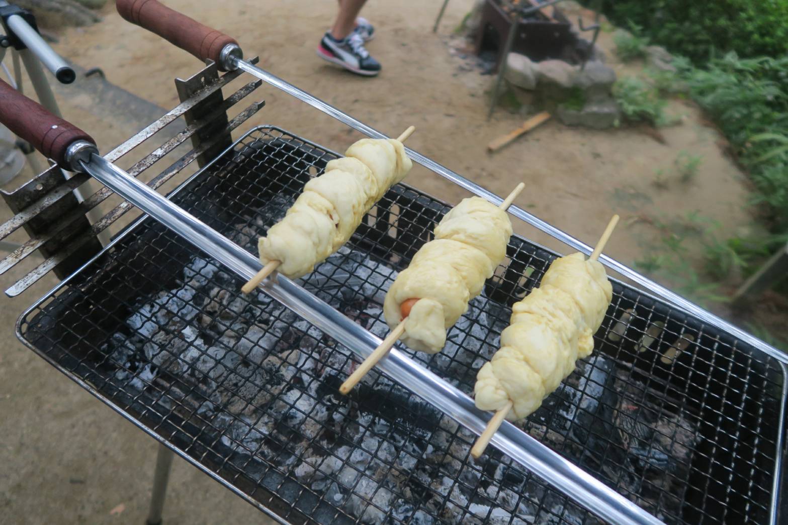 我が家の定番キャンプ朝ごはん 巻き巻きパン Eatpick