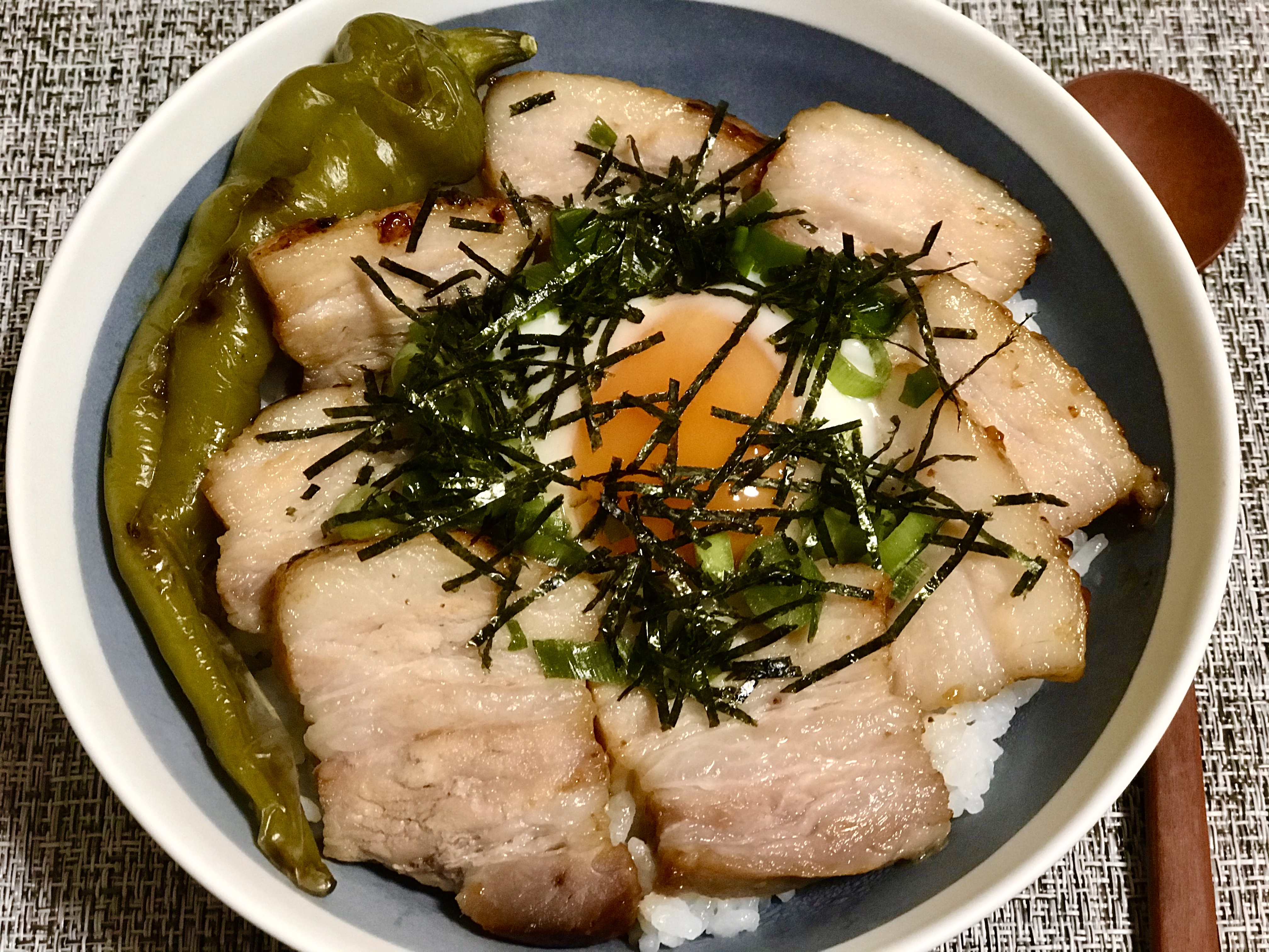 板ちゃんさんのビストロ漫画でお馴染み ビストロで作る豚バラグリルで豚バラ丼 Eatpick