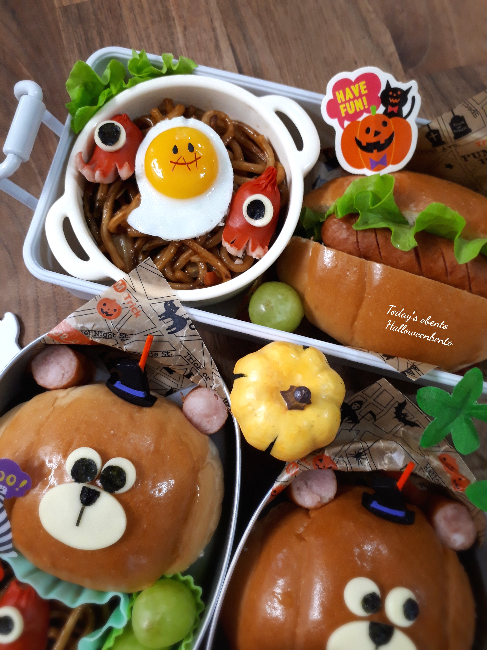 くまちゃんロールパンと焼きそばでハロウィン弁当 Eatpick