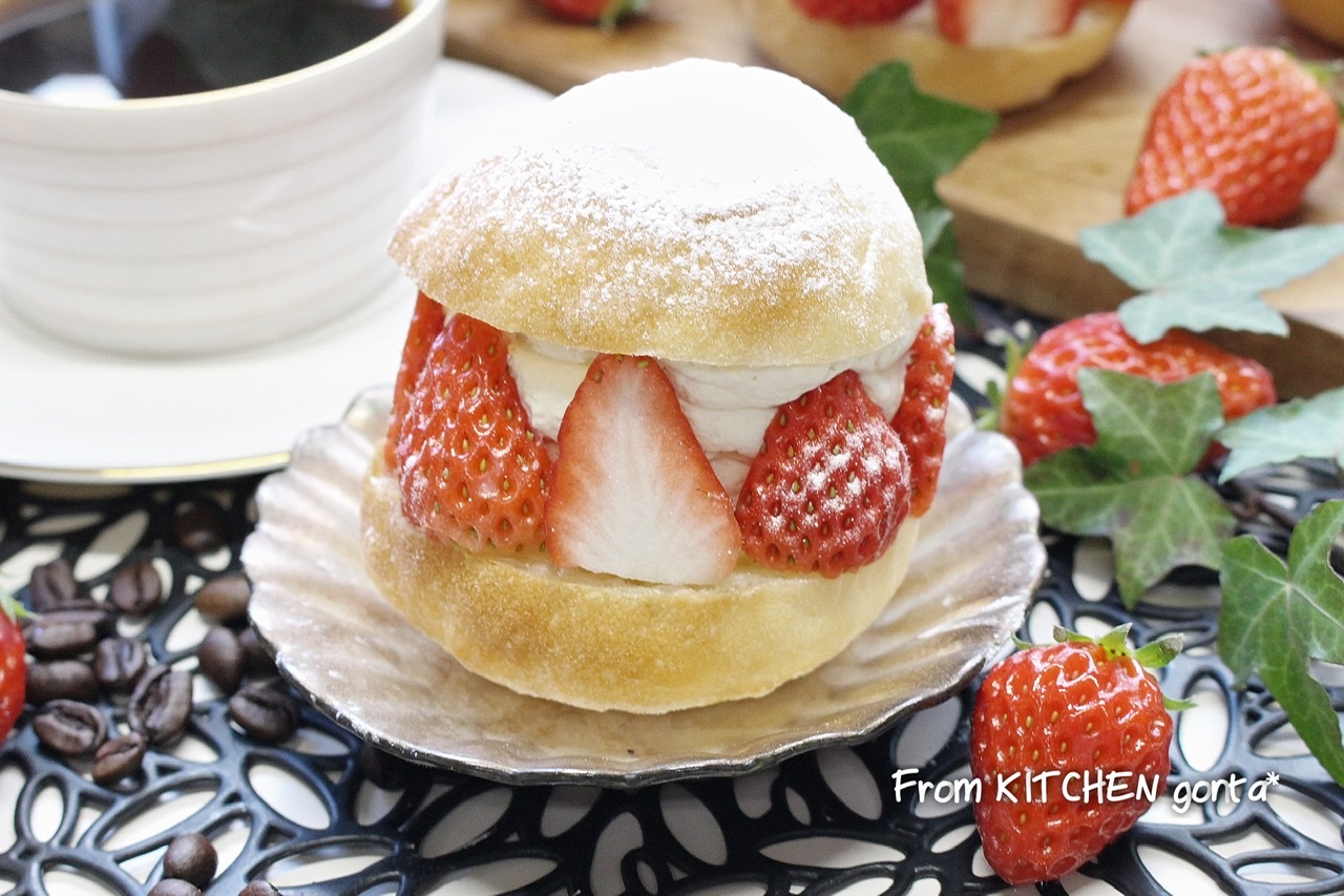 ローマ発 話題のスイーツ マリトッツォ いちごティラミス風 Eatpick