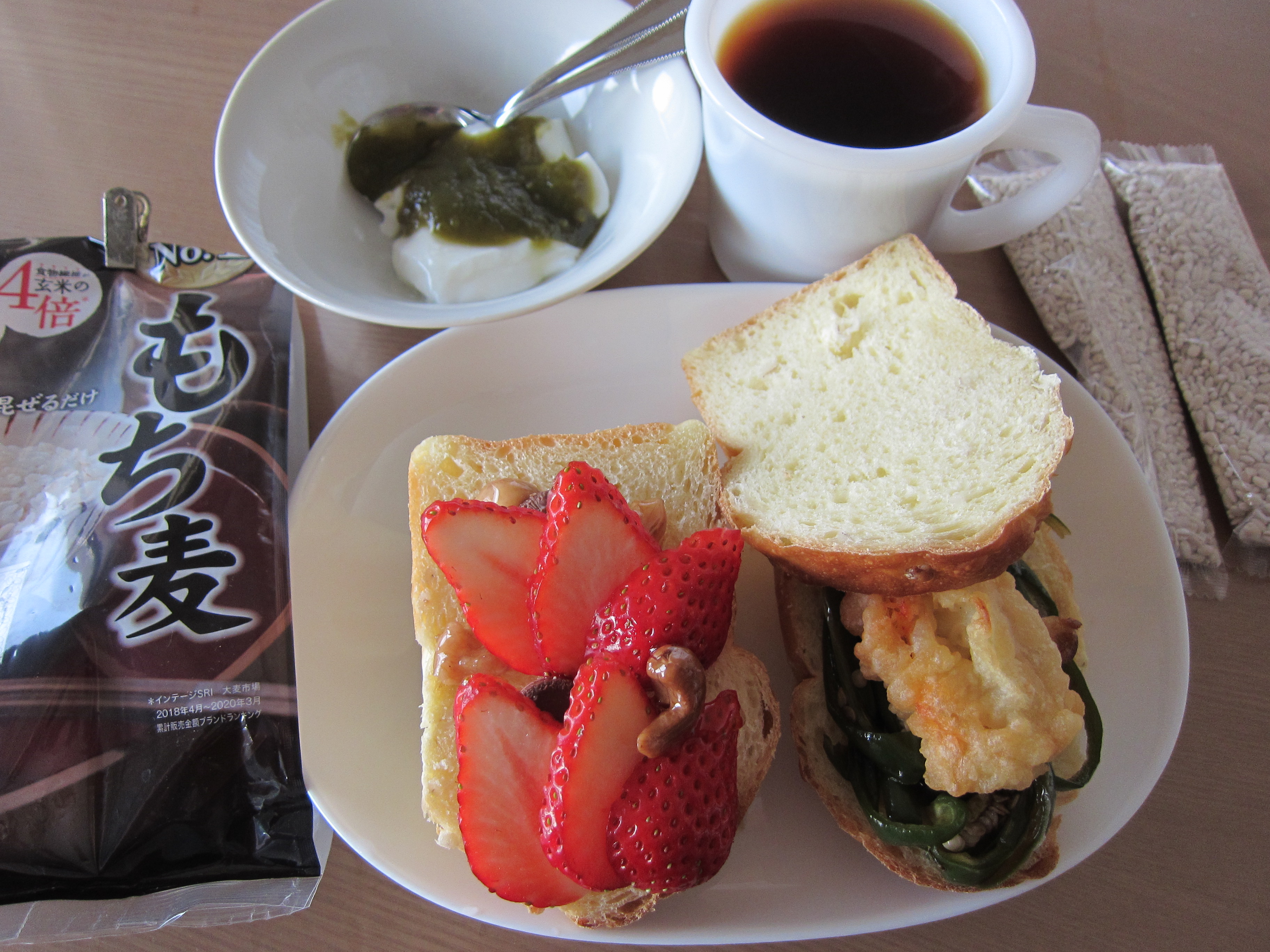 もち麦天ぷら粉ミニ食パンを焼いて 朝ごはんです Eatpick