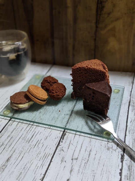 生チョコケーキとチョコ盛り合わせ | EATPICK